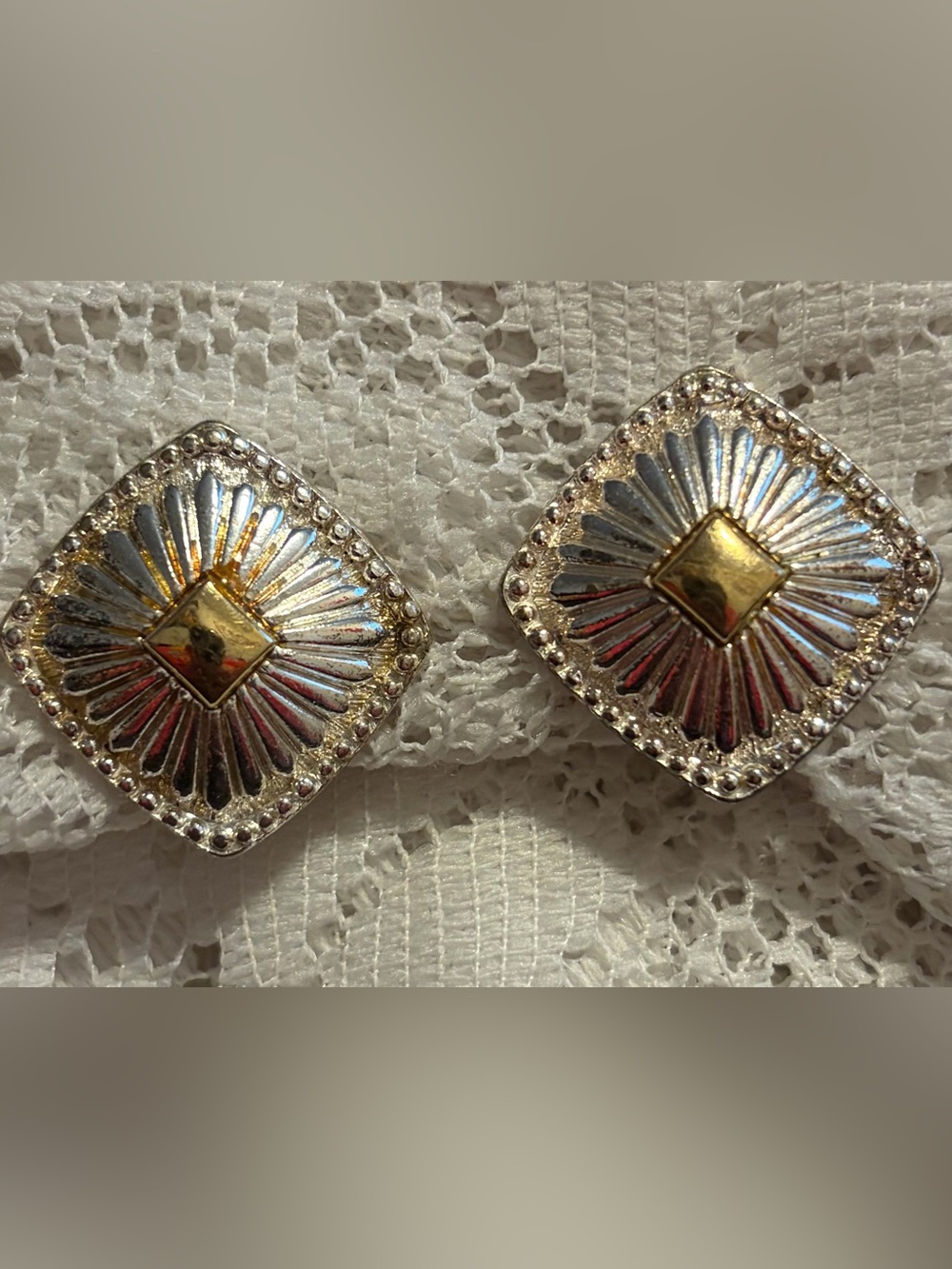 3/$30✨💛Vintage Avon Geometric Clip-On Earrings Silver & Gold Tone✨💛80s/90s
